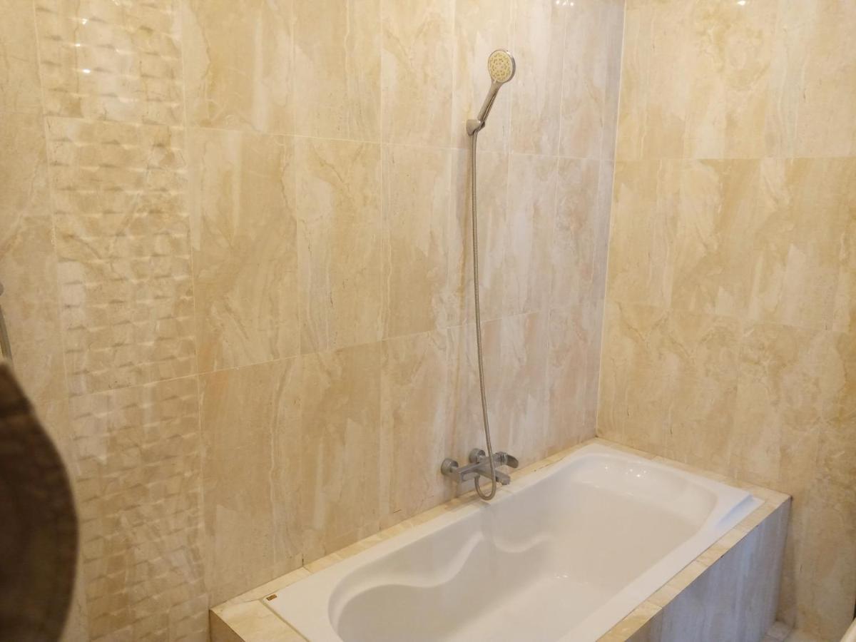 Villa Valencia Batu  Eksteriør billede