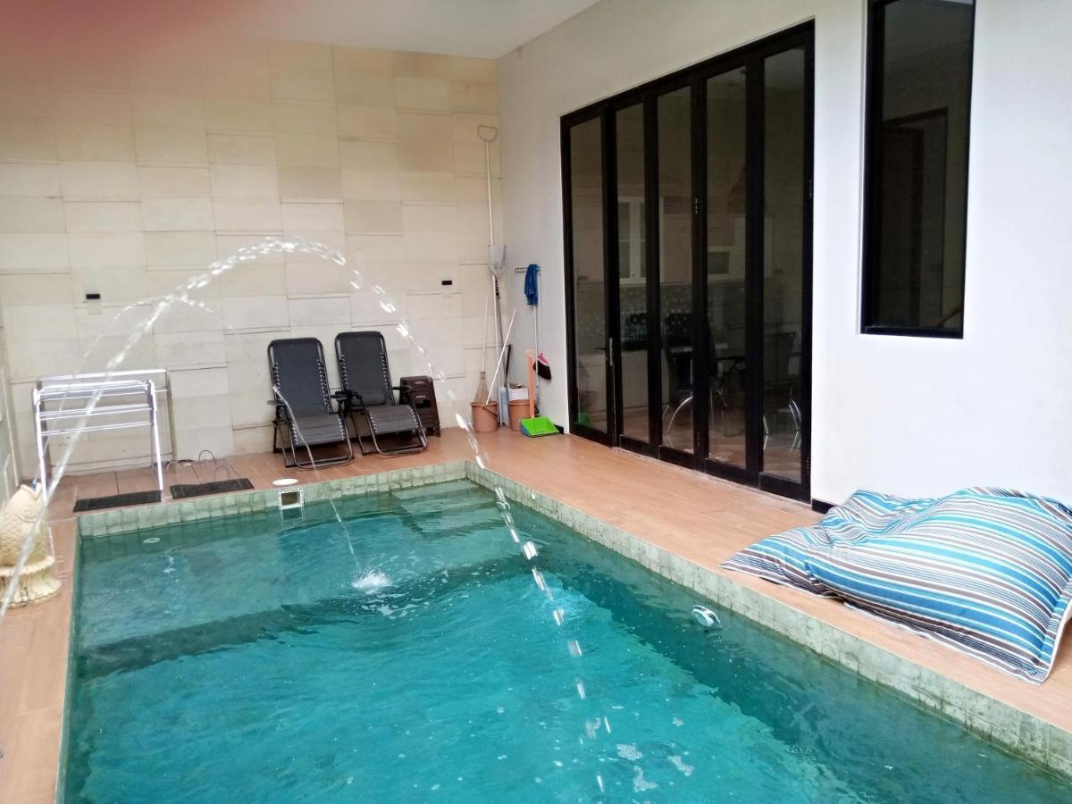 Villa Valencia Batu  Eksteriør billede